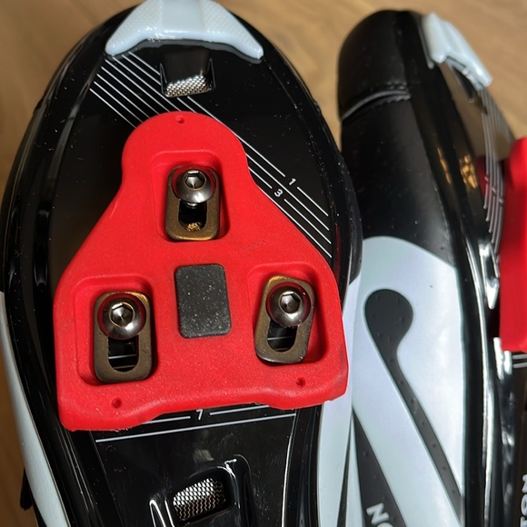 Peloton Unisex Cycling Shoes (Size: 42) - Picture 7 of 14